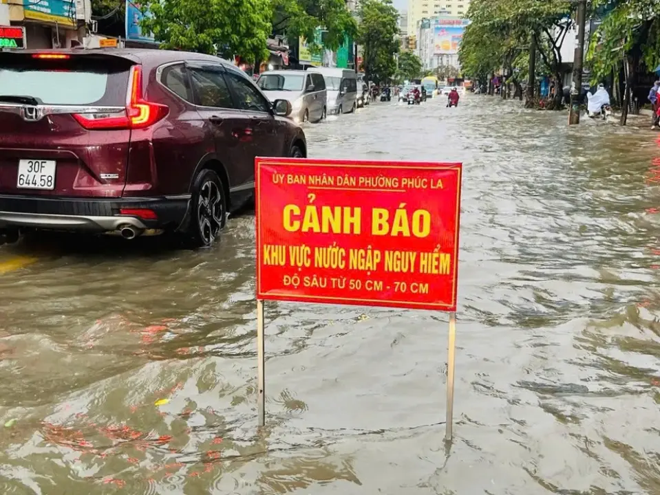 Hà Nội hạn chế phương tiện đi vào đường 70.